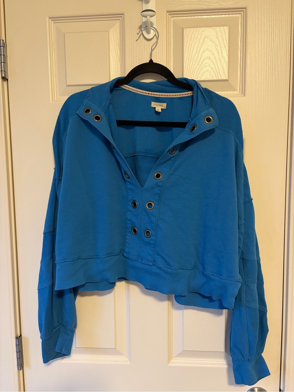 💚 PILCRO - Medium Long Sleeve Top